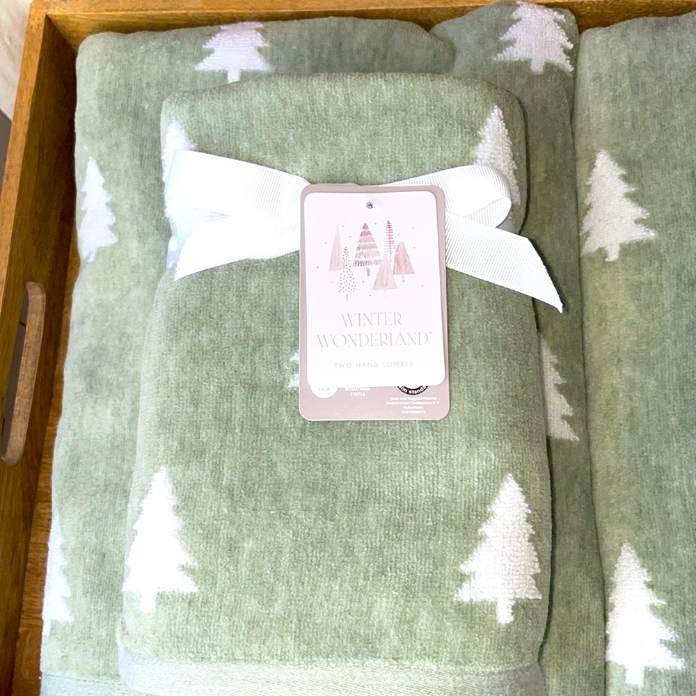 🌲Holiday Bath Towel Set 🌲 NWT! Perfect for the entire winter season ❄️ - Picture 11 of 15